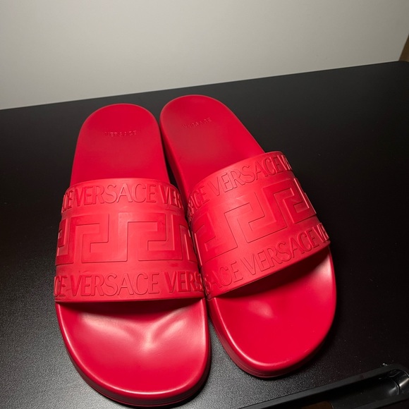 New with tag Real authentic Versace slides. Men’s size 9.5 - Picture 2 of 5